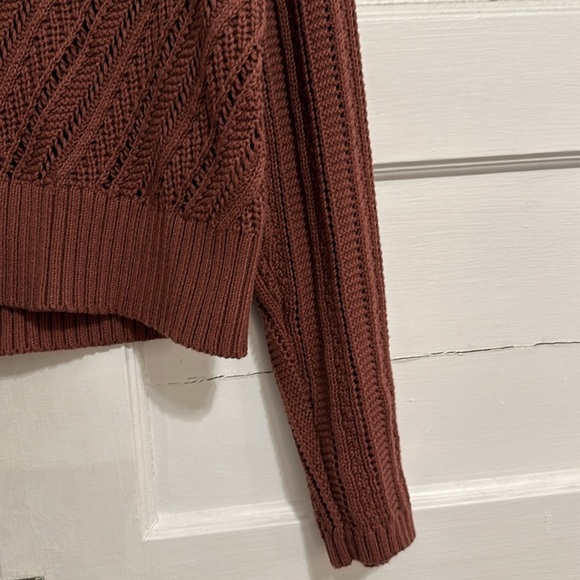 Old navy sweater - Picture 2 of 7